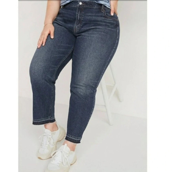 Old Navy NEW Plus Size Boyfriend Straight Cut Off Jeans Size 26 - Picture 1 of 10